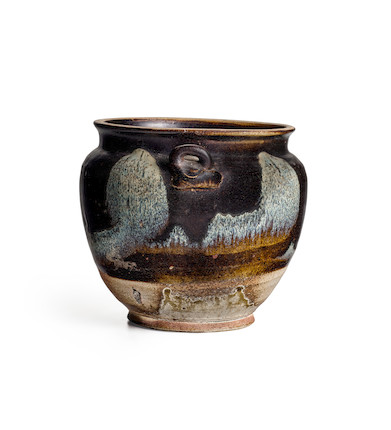 A 'PHOSPHATIC' GLAZED JAR WITH LUG HANDLES Tang dynasty image 2