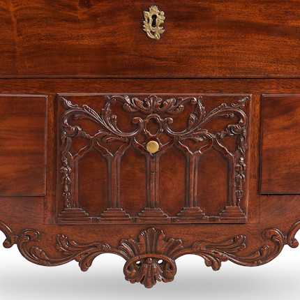 Exceptional Carved and Figured Mahogany Chippendale Dressing Table, Philadelphia, Pennsylvania, c. 1765. image 7