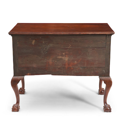 Exceptional Carved and Figured Mahogany Chippendale Dressing Table, Philadelphia, Pennsylvania, c. 1765. image 3