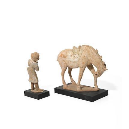 A PAINTED RED POTTERY GROOM AND A HORSE Tang dynasty image 6