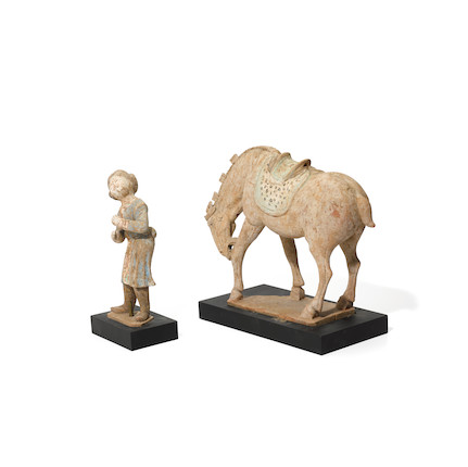 A PAINTED RED POTTERY GROOM AND A HORSE Tang dynasty image 5