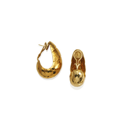 A PAIR OF GOLD EARRINGS image 2