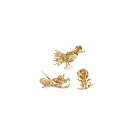 THREE GOLD, CULTURED PEARL AND GEM-SET BIRD BROOCHES image 2