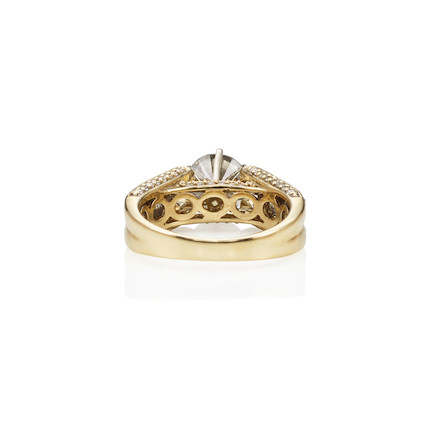 A GOLD AND DIAMOND RING image 2