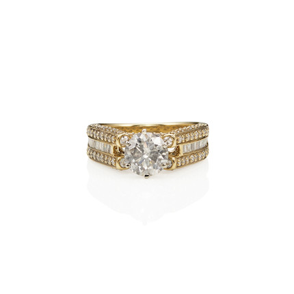 A GOLD AND DIAMOND RING image 1
