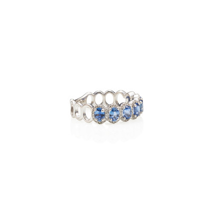 A WHITE GOLD, SAPPHIRE AND DIAMOND RING image 3