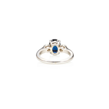 A WHITE GOLD, SAPPHIRE AND DIAMOND RING image 2