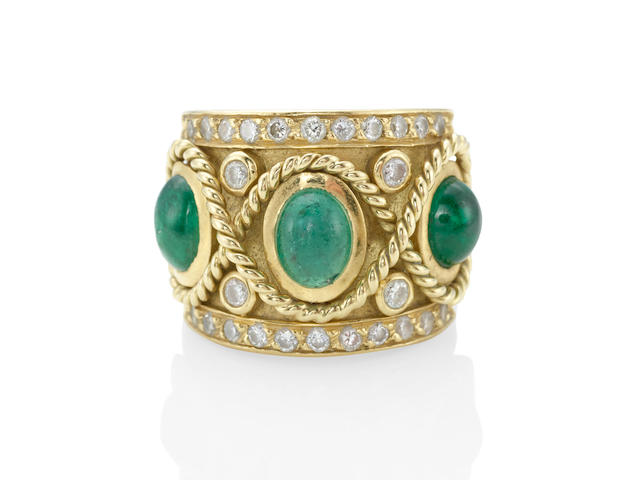AN 18K GOLD, EMERALD AND DIAMOND RING
