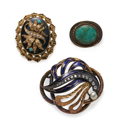 THREE ANTIQUE GOLD BROOCHES image 1