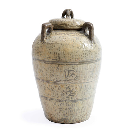 A WHITE SLIP-DECORATED BUNCHEONG TAE-HANGARI URN AND COVER image 2