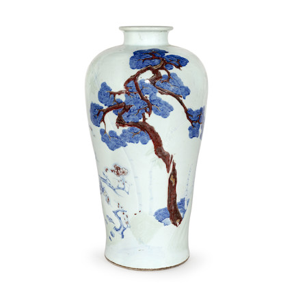 A LARGE COPPER RED/CELADON-DECORATED BLUE AND WHITE VASE image 1