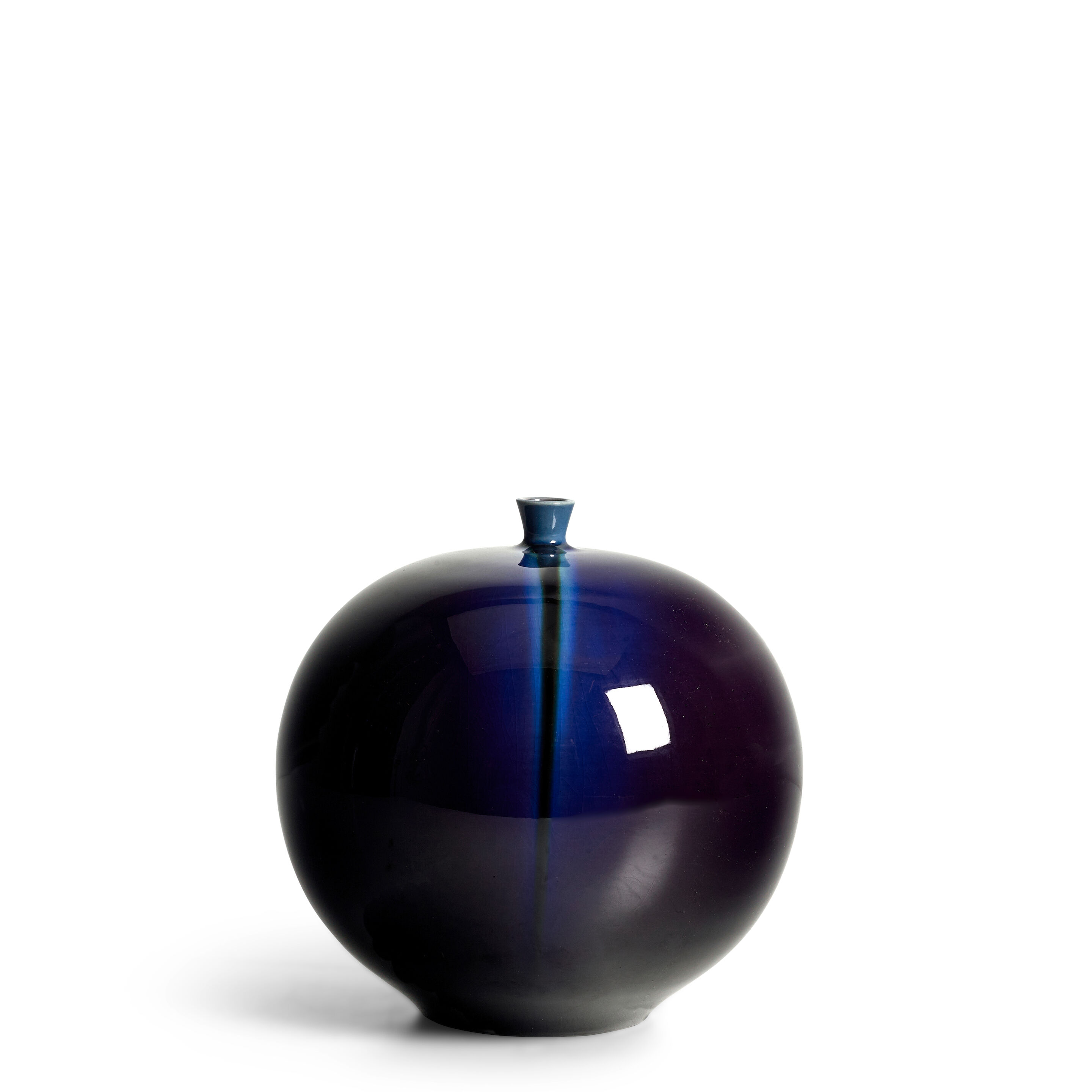 A Porcelain Vase Showa (1926-1989) or Heisei (1989-2019), 20th/21st century