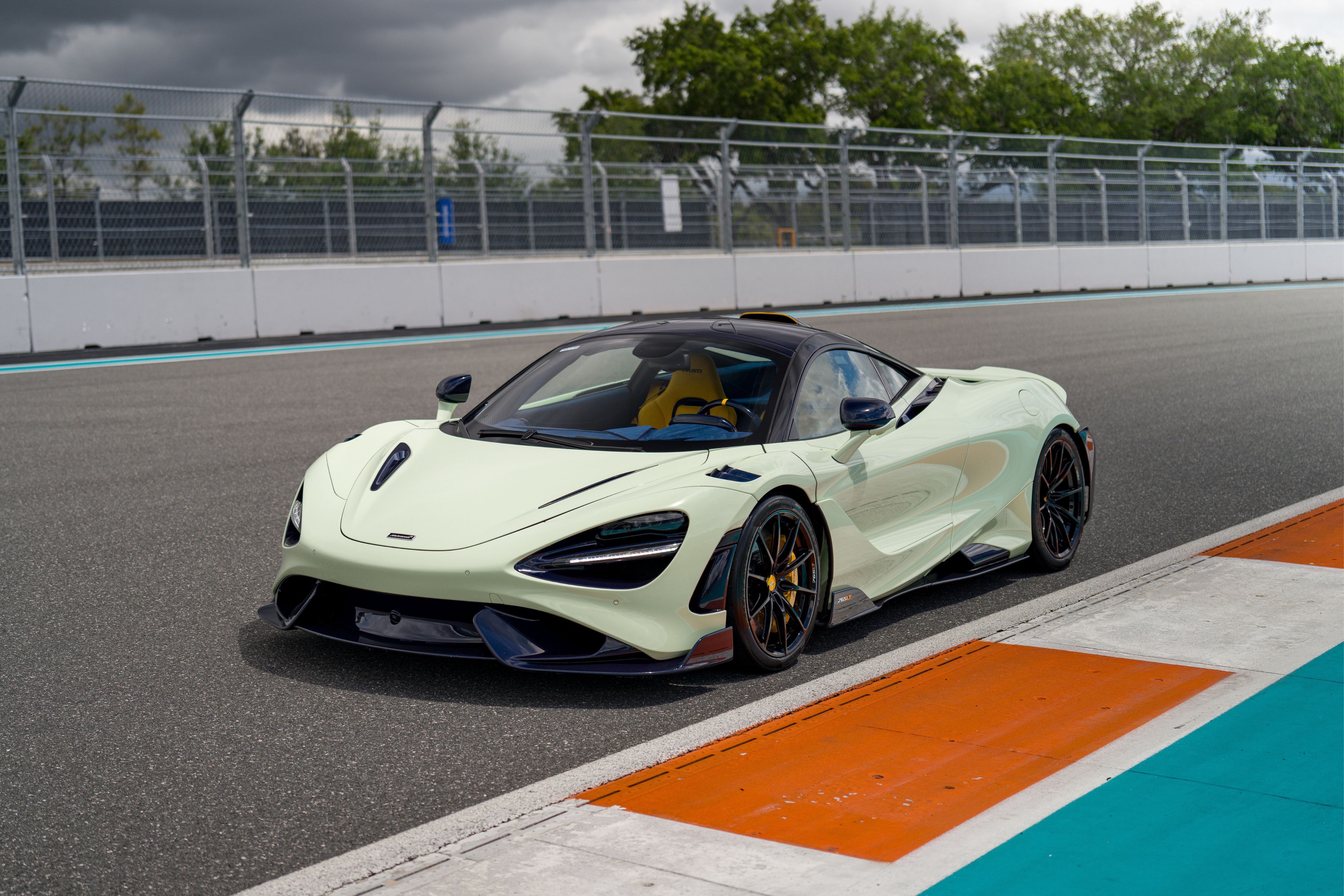 McLaren 765LT