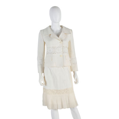DOLCE & GABBANA: CREME LINEN AND LACE SKIRT SUIT ENSEMBLE